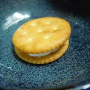 クリームチーズとマシュマロのリッツサンド♪